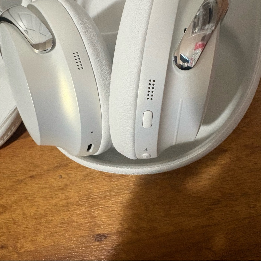 Bose Over-Ear Headphones White/Silver Quiet comfortable ultra noise cancellation - Picture 5 of 5